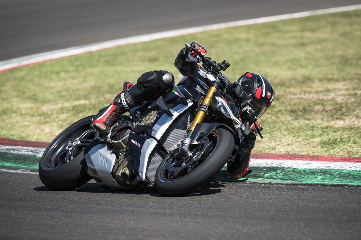 Ducati Streetfighter: per il 2022 la gamma si allarga